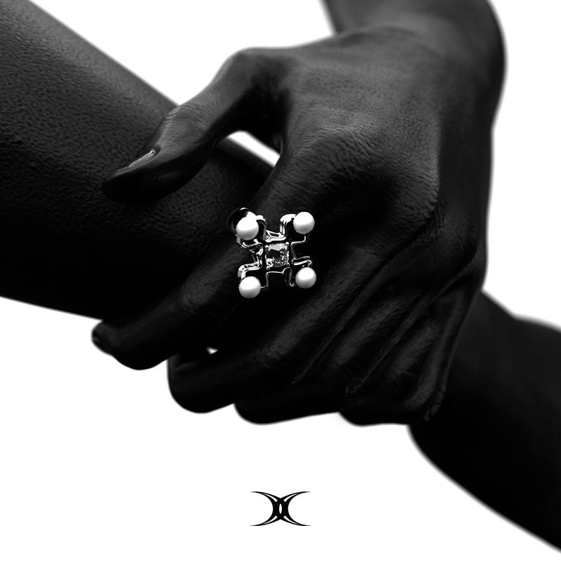 CRUCIFORM FLOWER PEARL RING